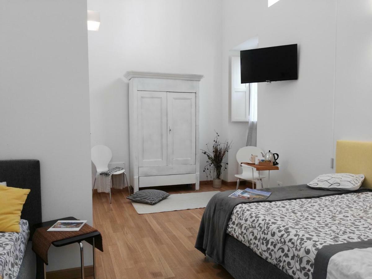 B&B La Casa Gialla Lecce Bagian luar foto